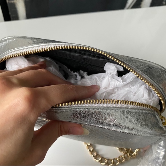 Brand NEW with tagVS Metallic Faux Croc Cross Body - Picture 3 of 11